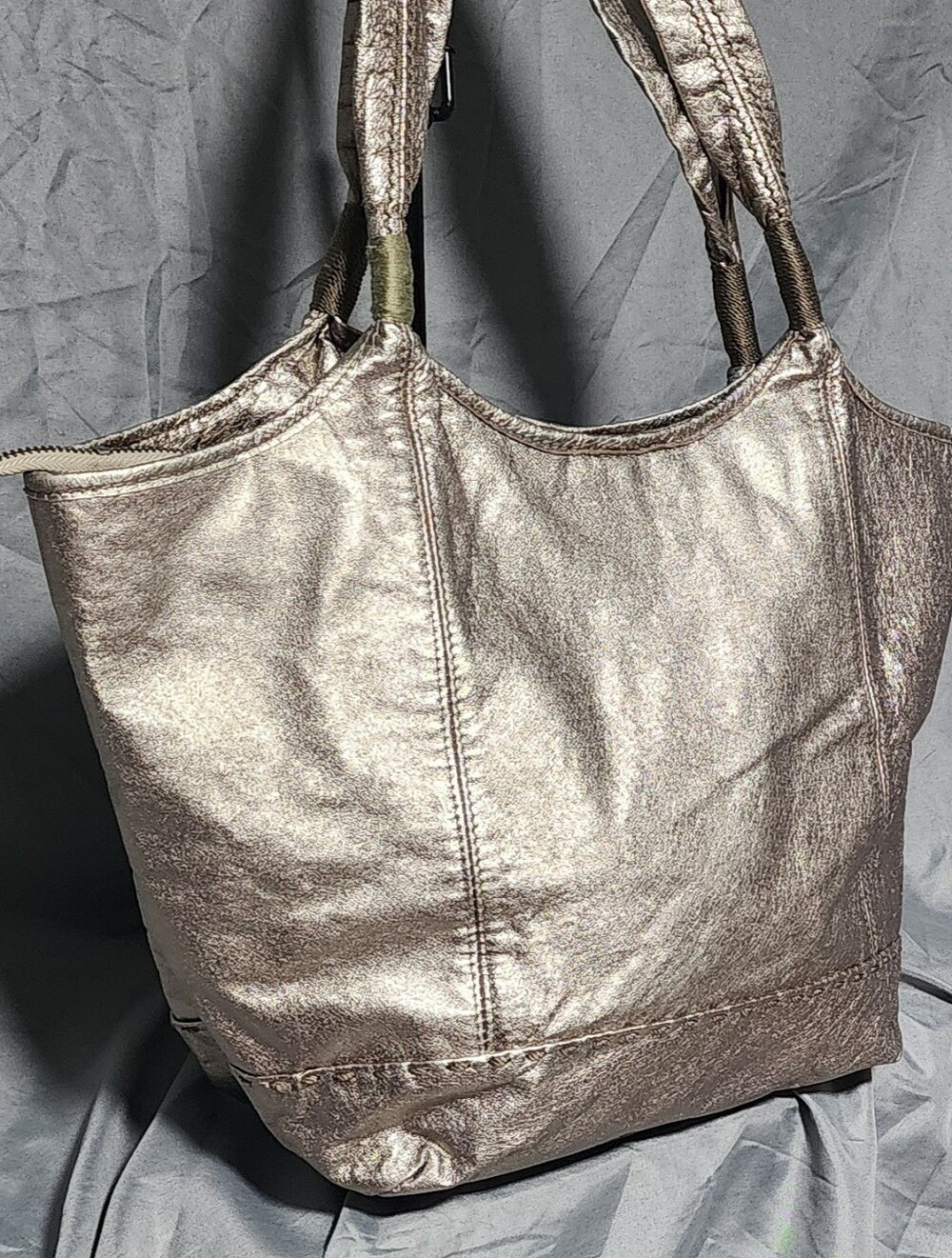 The Sak Large Mettalic Gold Leather Hobo Bag Shoulderbag Purse